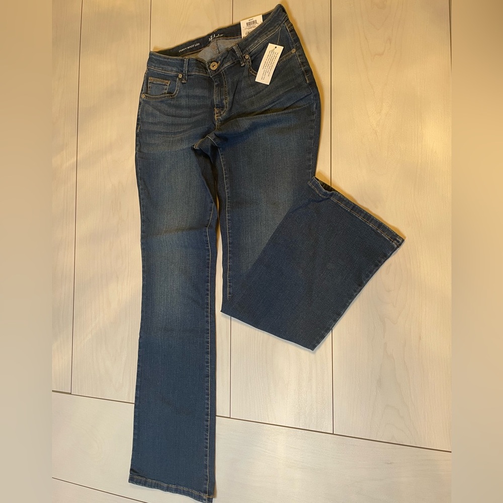 Style & co , Curvy Boot Leg jesns size4 .